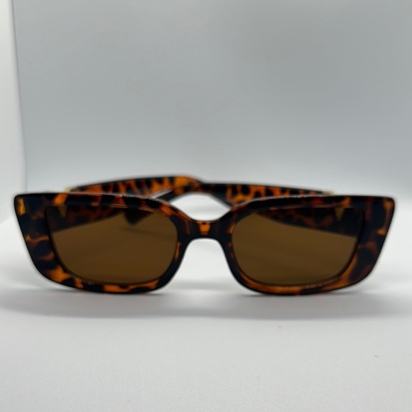 Chic Tortoiseshell V-Detail Sunglasses -Square Frame, Trendy Style UV protection